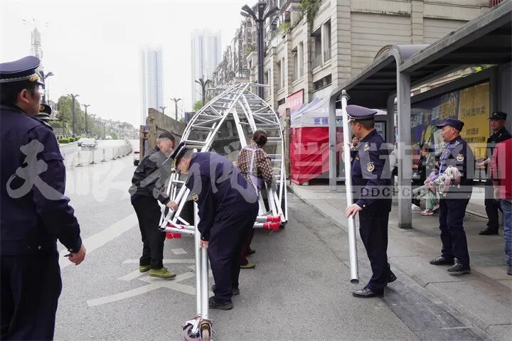 “你拆我摆”？贵阳这家牛肉粉店反复占道，相关部门：定人定岗实施常态化管控