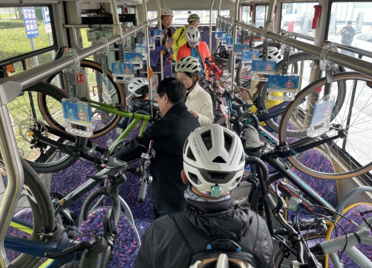 上海的公交线路，还能这么玩？不少市民激动：终于等到你！