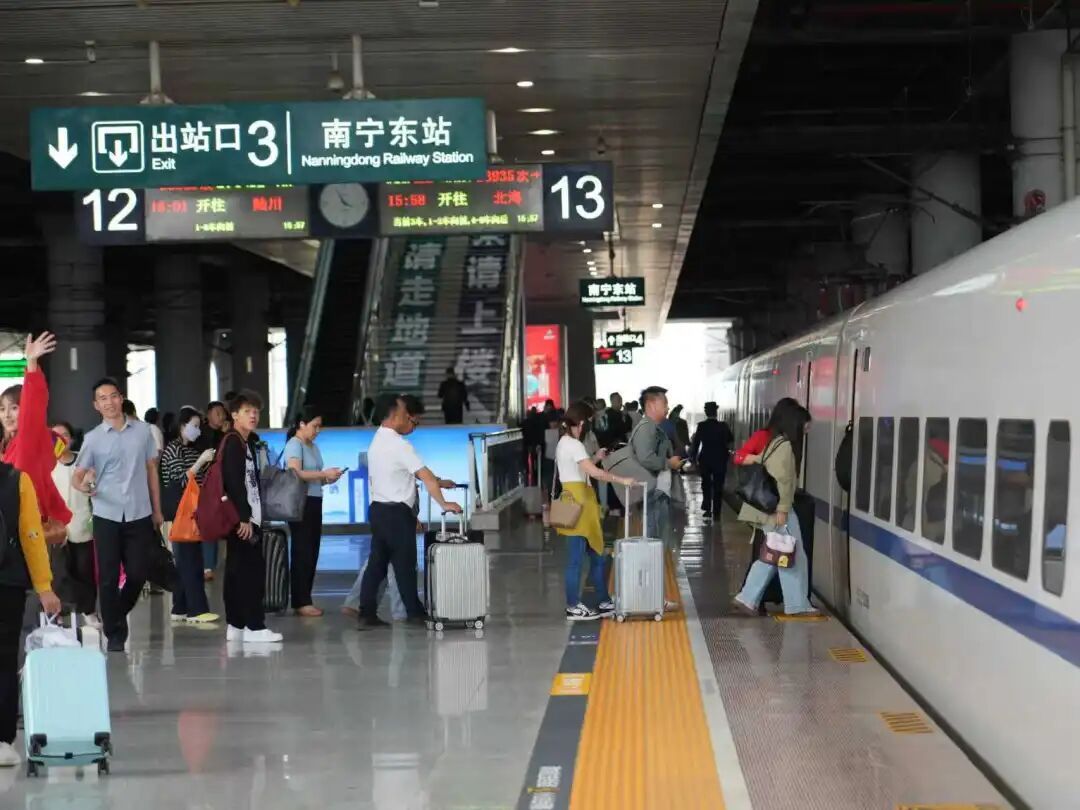 没买到票别着急！国铁南宁局加开400余列动车服务清明假期出行