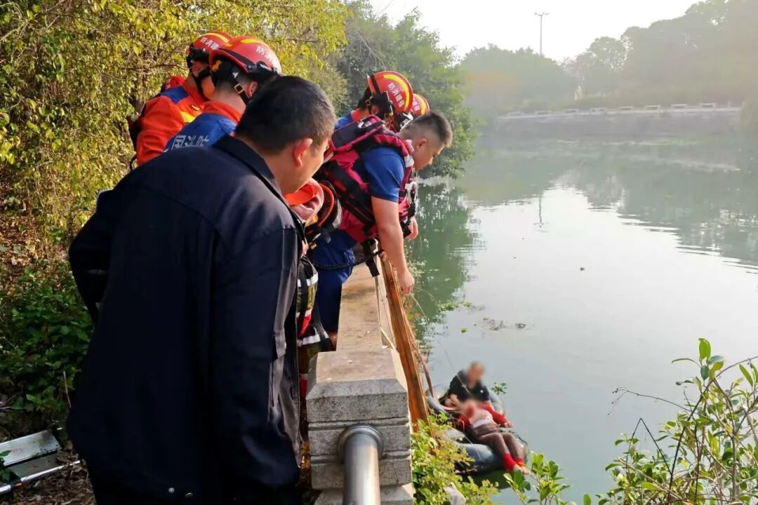 夫妻吵架起争执，竟双双跳河！结果……