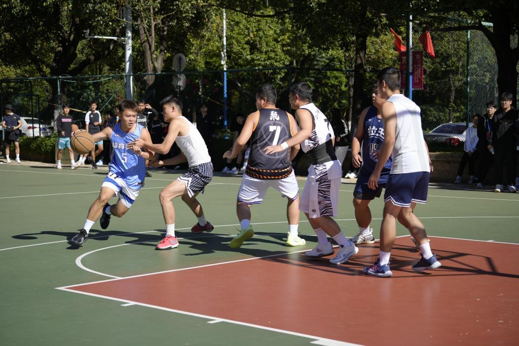 下午4:30锁教学楼? 校长：专治“脆皮大学生”