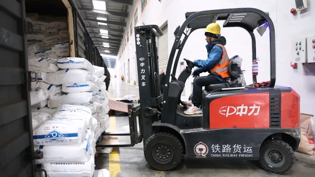 开辟绿色通道，铁路人这样争分夺秒！