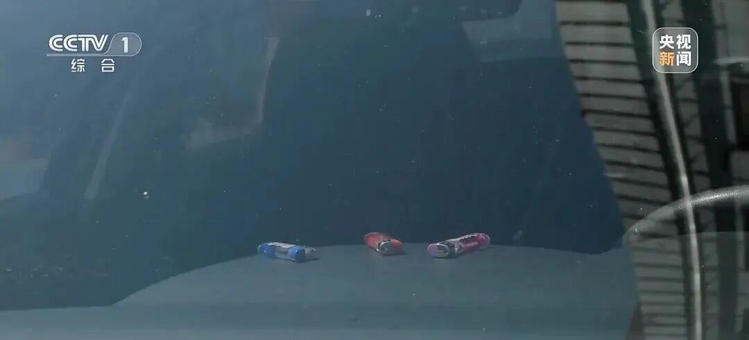 中控台烧出大洞 这些物件别放车里…… 中控台烧出大洞 这些物件别放车里……