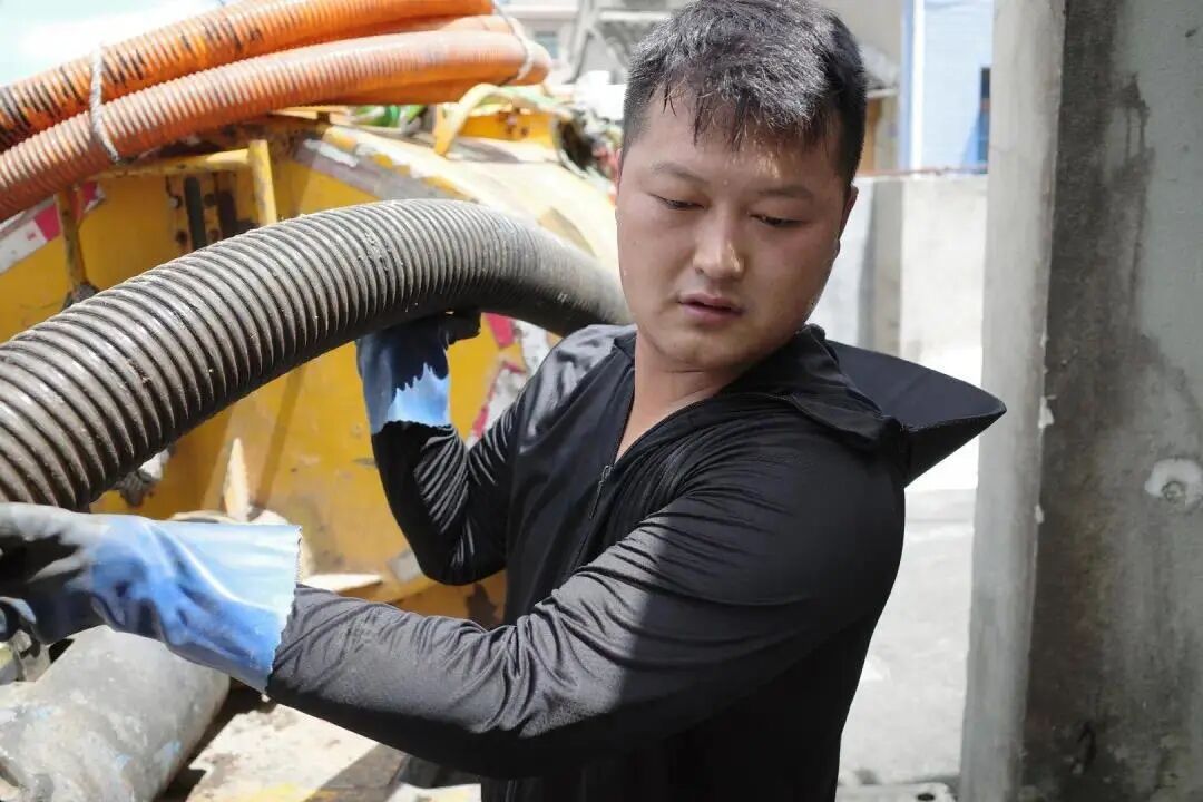 他们在安徽举行婚礼！“吸粪车婚车队，全球第一个”