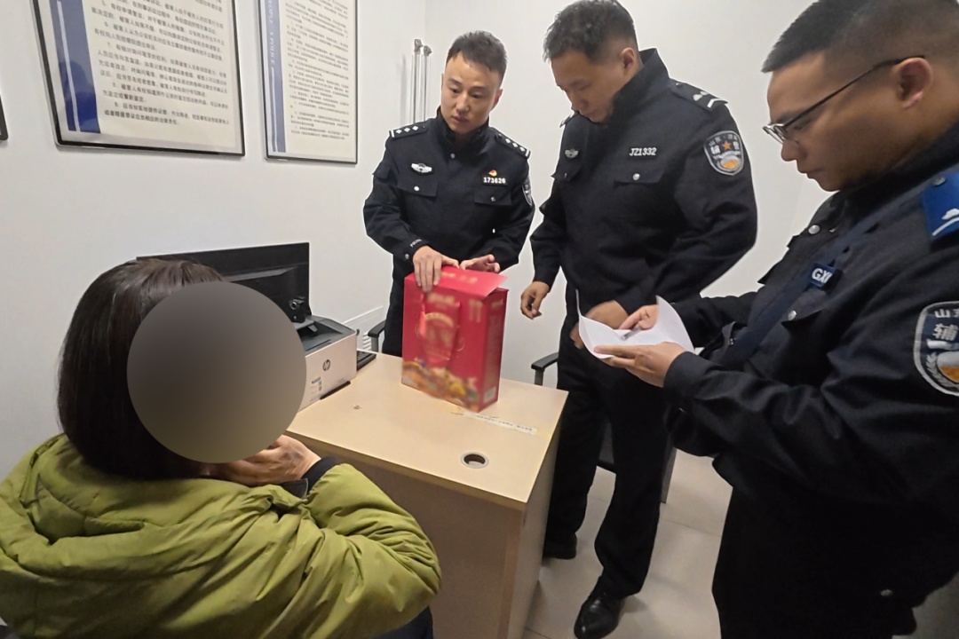 民警上门时,她还在“通风报信”! 民警上门时,她还在“通风报信”!