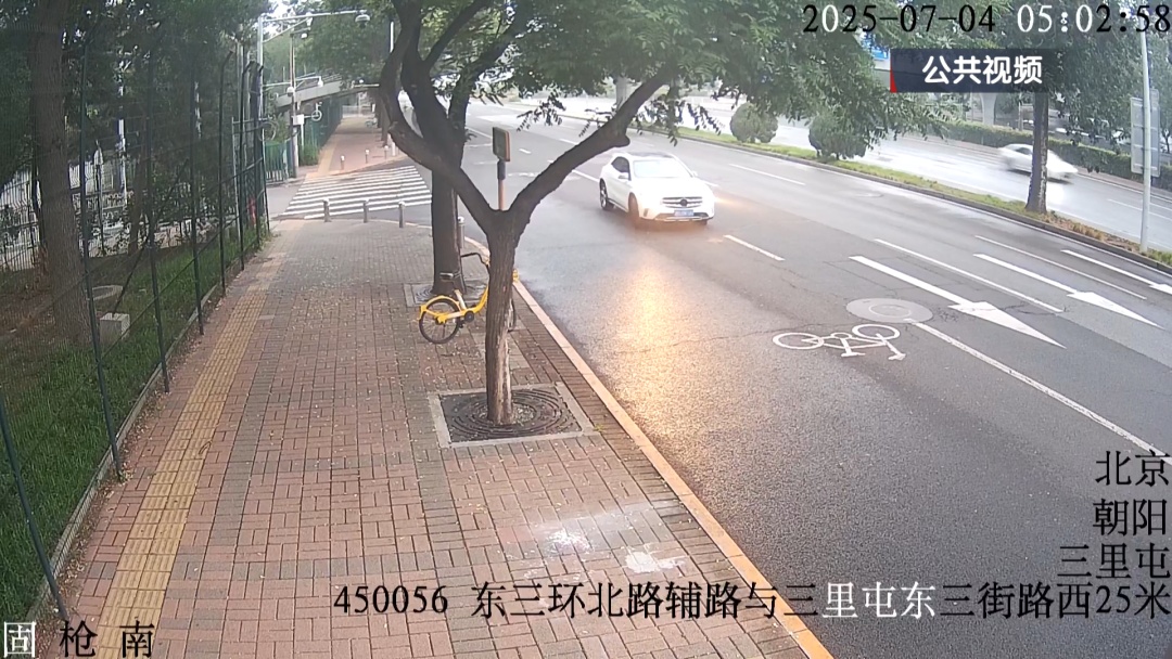 北京:醉驾司机撞飞骑车人后当场逃逸,被路过的群众拦下 北京:醉驾司机撞飞骑车人后当场逃逸,被路过的群众拦下