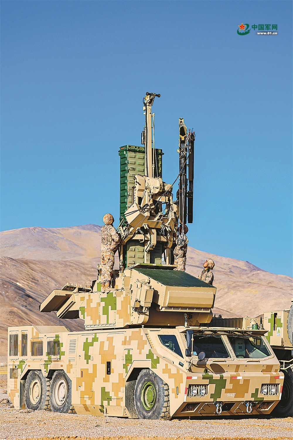 新疆军区某团防空分队实弹射击训练影像