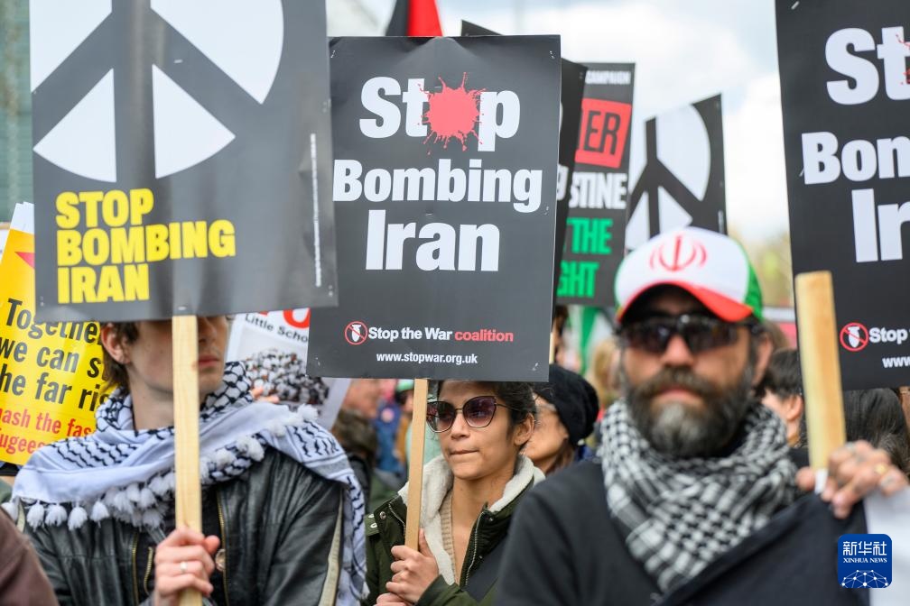 英国民众抗议美以军事行动