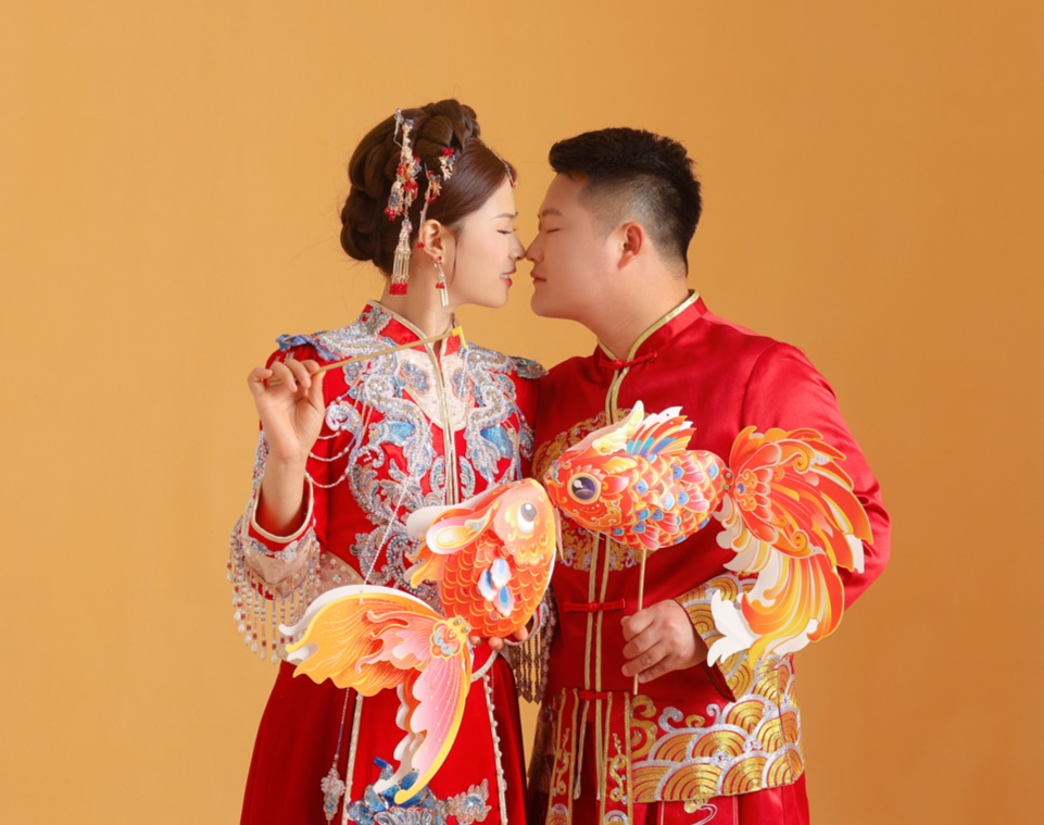 他们在安徽举行婚礼！“吸粪车婚车队，全球第一个”