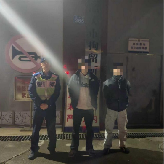 直播“飙车炸街”引流获利？这2名男子直接被拘15日