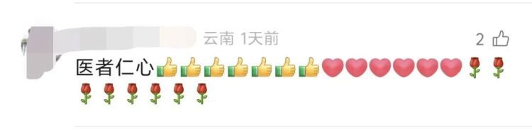 面对千里求医却没挂上号的患者，他蹲在地上查看CT