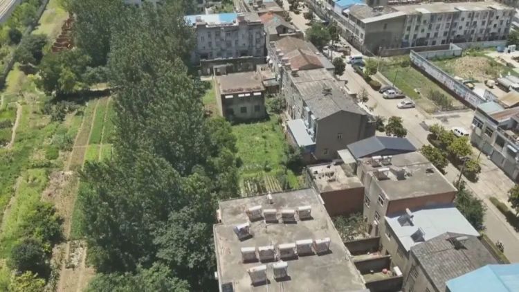 舅舅外甥双双落网!民警查获“笑气”500多罐 舅舅外甥双双落网!民警查获“笑气”500多罐