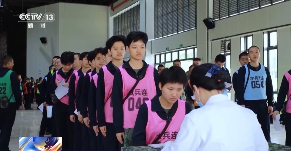 带兵之道“严在当严处 爱在细微中” 让新兵训练更扎实