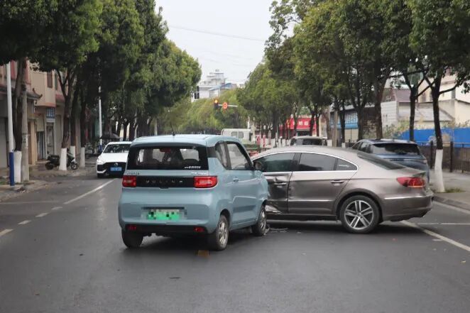 车辆起步前，一定要做这件事！