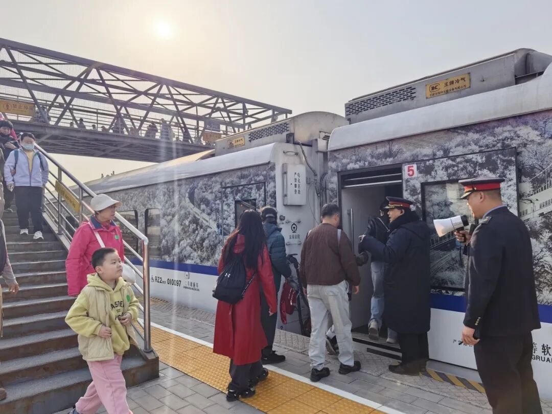 开往春天的列车，加车！最新列车时刻表→