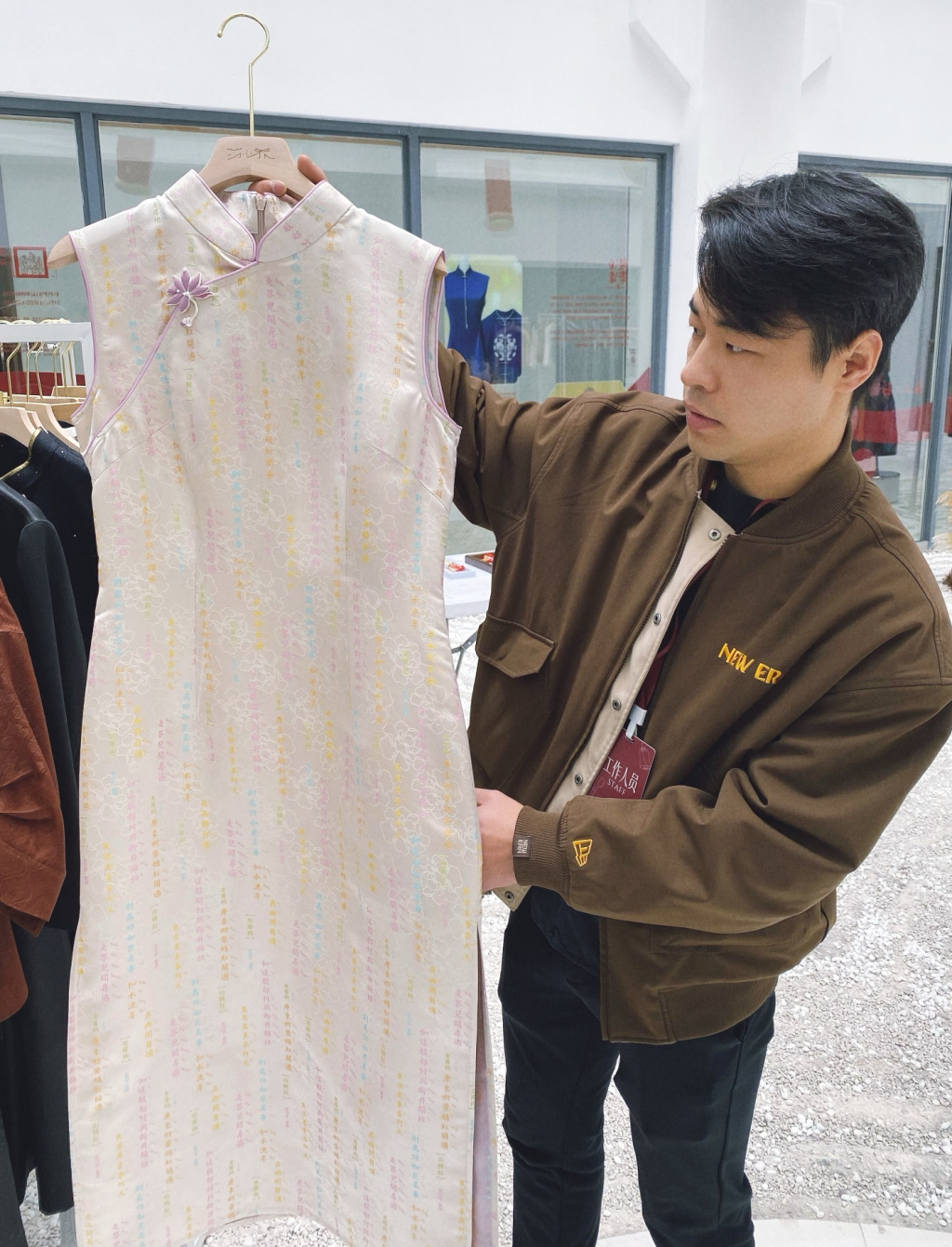 “马不停T”的上海时装周，如何激活春日时尚消费？