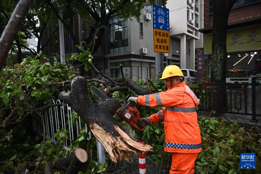 广州出现强对流天气