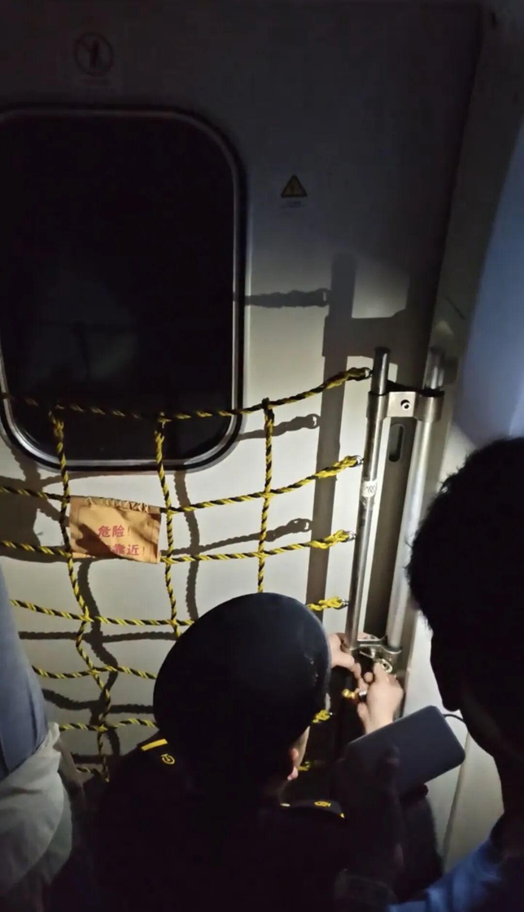 D3665次列车停电被困隧道3小时,广州铁路致歉:目前正逐步恢复 D3665次列车停电被困隧道3小时,广州铁路致歉:目前正逐步恢复