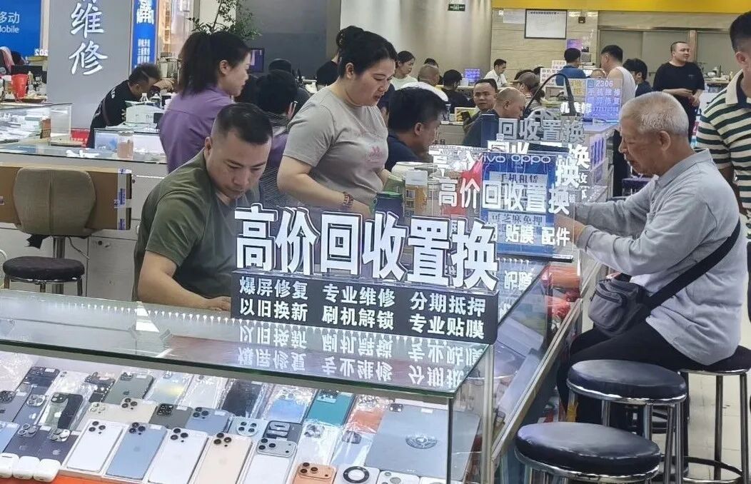 抽屉里的旧手机突然值钱了!AI带火回收,卖前必看 抽屉里的旧手机突然值钱了!AI带火回收,卖前必看