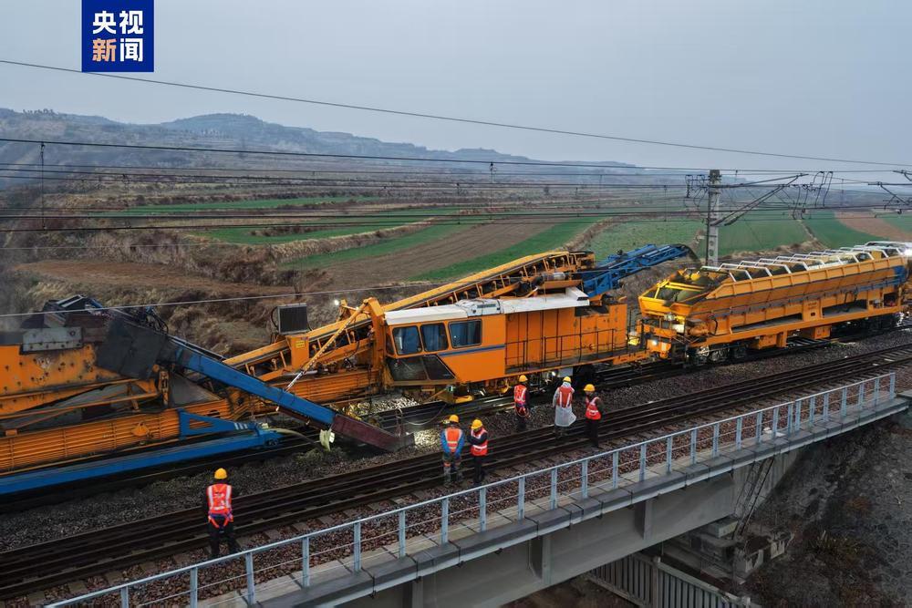 我国重要能源通道瓦日铁路完成春季集中修施工