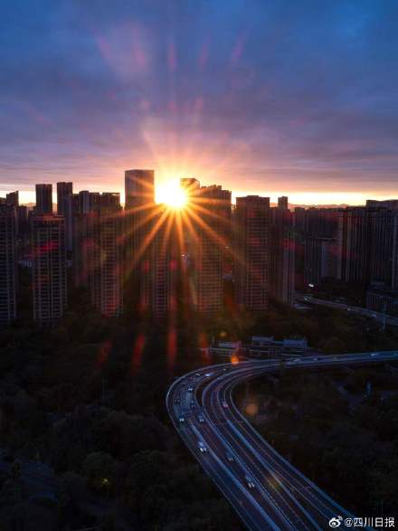 太美啦！成都天空现绚丽朝霞