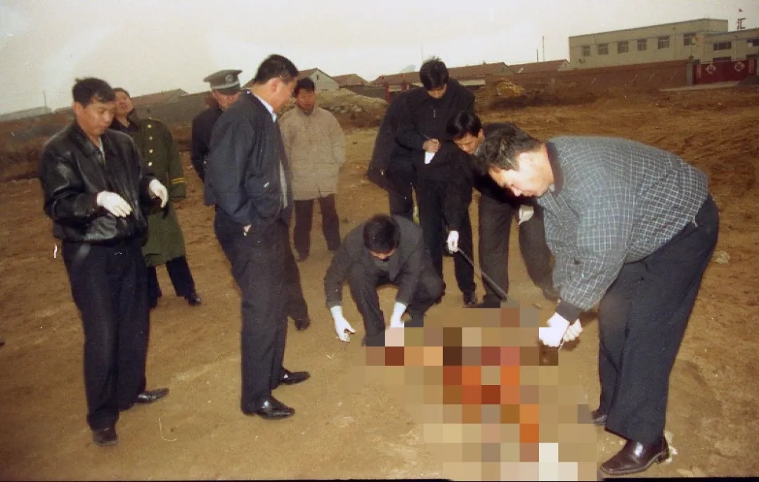 23.7斤沙筛了25年，那个滴酒不沾的“老实人”终于落网