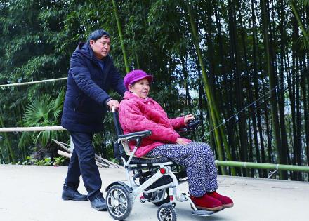 他欠妻子13年，却护了全村47年 巫溪有位“偏心”的老村医