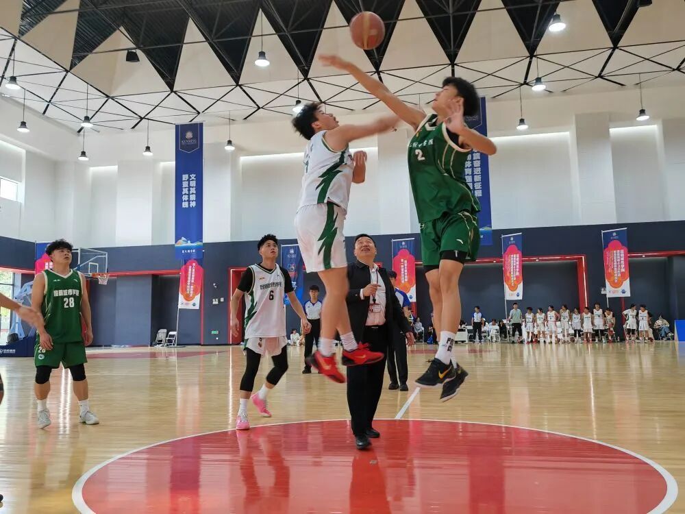 一到下午4:30，教学楼上锁，学生全被请出教室，为啥？