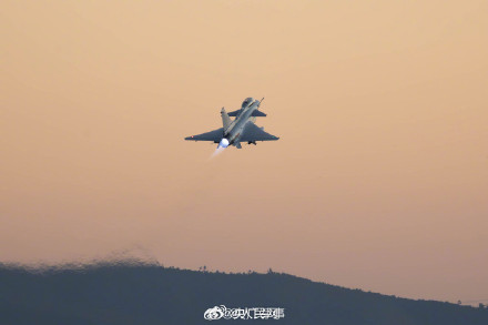 转存收藏！又被咱家战机大片帅到了