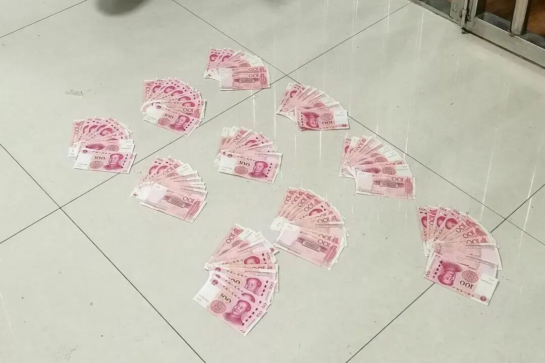 深夜，镇江这里一男子被当场抓获！