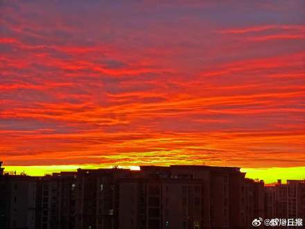 太美啦！成都天空现绚丽朝霞