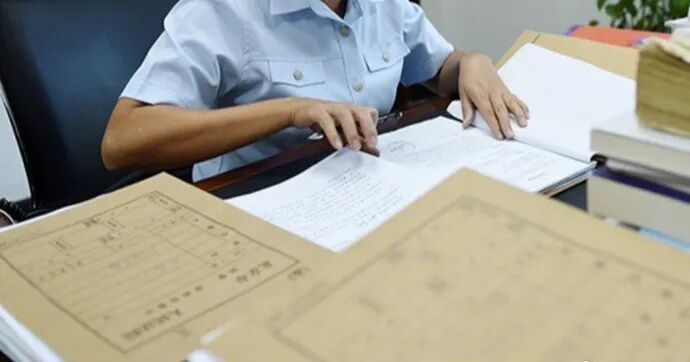 青铜器专家为1万元报酬,配合文物贩子“修复”被盗汉代铜镜,获刑十个月 青铜器专家为1万元报酬,配合文物贩子“修复”被盗汉代铜镜,获刑十个月