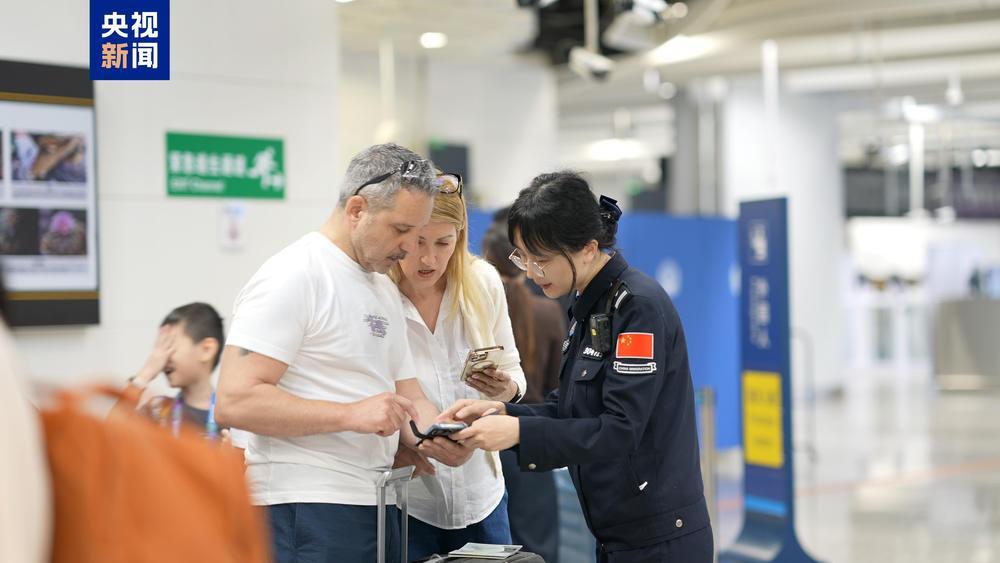 今年经深圳口岸出入境外国人突破200万人次 同比增长31%