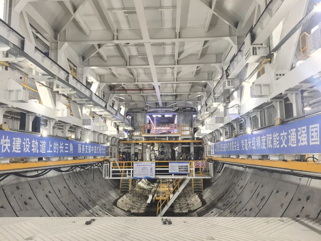 成都⇋上海，这条从长江水下经过的高铁迎新进展