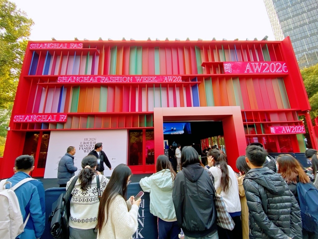 “马不停T”的上海时装周，如何激活春日时尚消费？