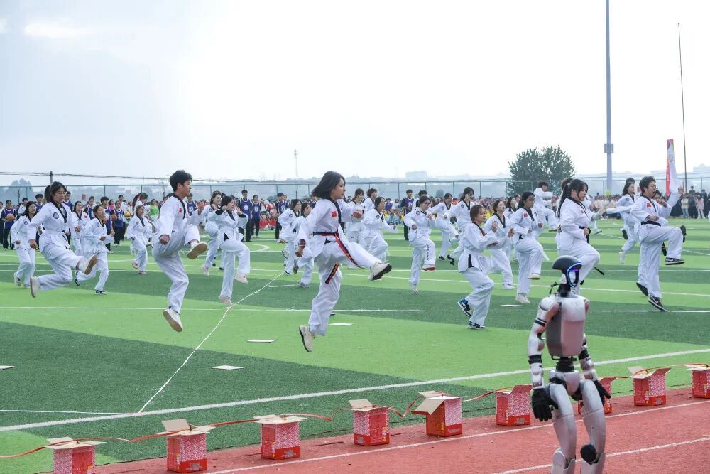 一到下午4:30，教学楼上锁，学生全被请出教室，为啥？