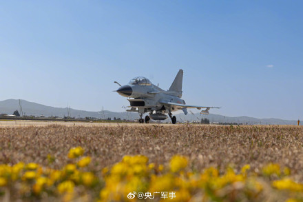 转存收藏！空军战机大片上新了