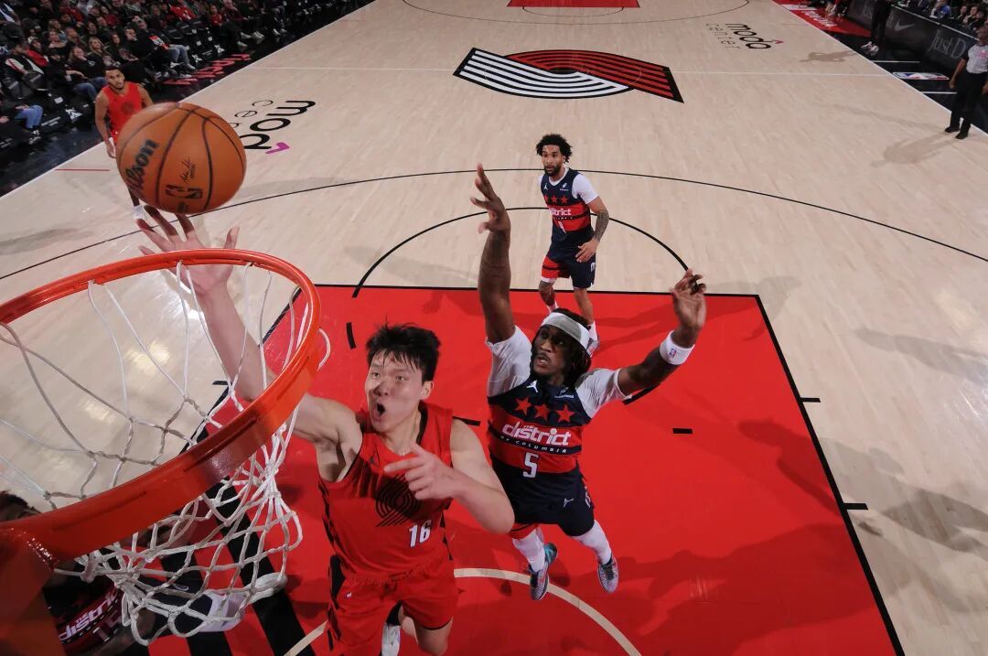 杨瀚森6分4篮板1盖帽 开拓者取得大胜