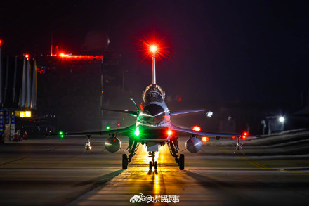 转存收藏！又被咱家战机大片帅到了