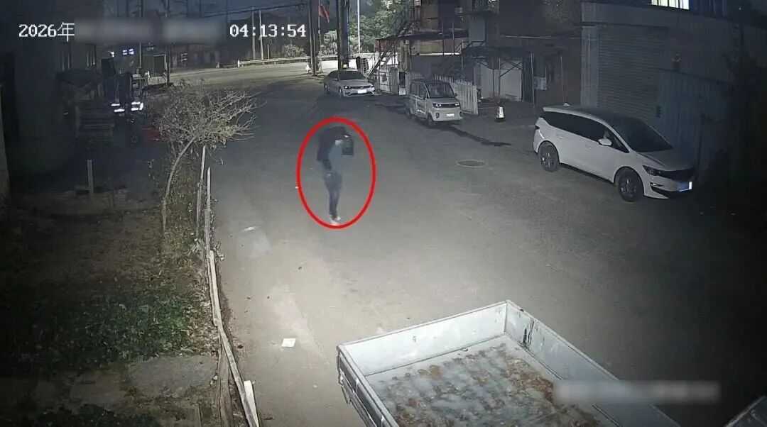 深夜，镇江这里一男子被当场抓获！