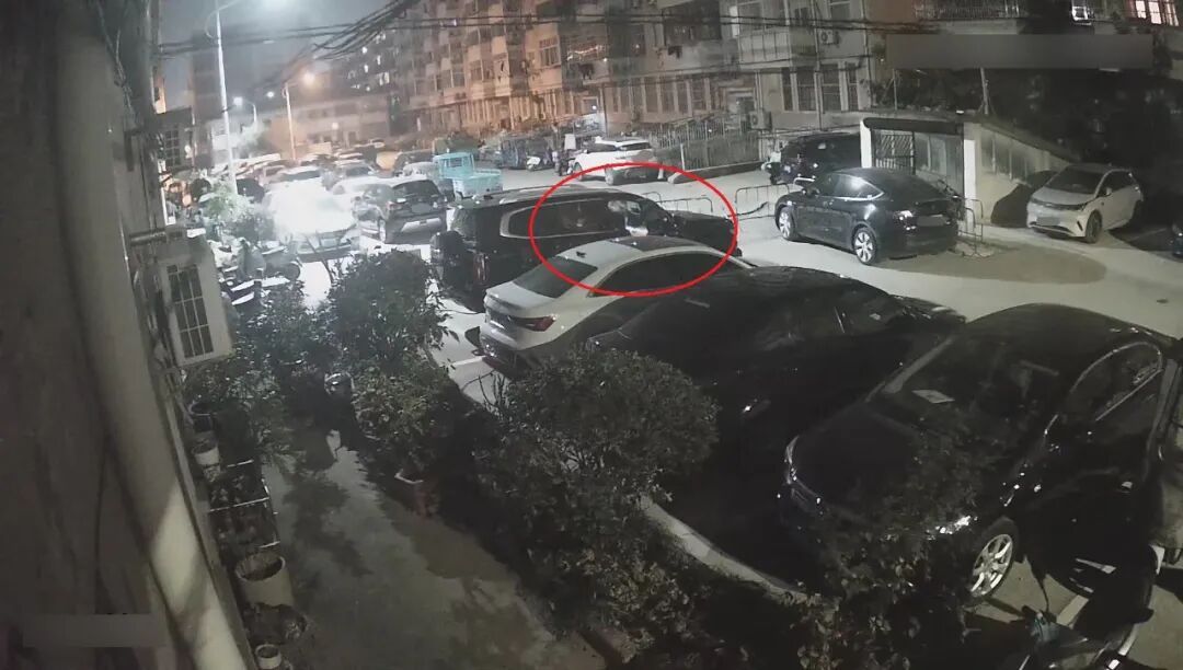 深夜，镇江这里一男子被当场抓获！