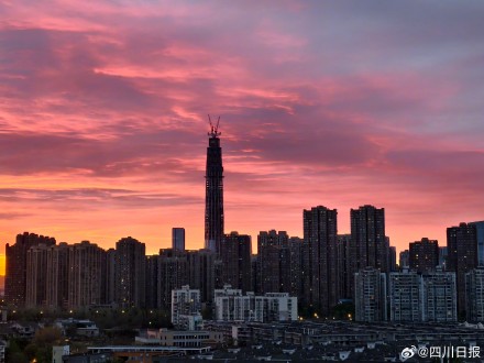 太美啦！成都天空现绚丽朝霞