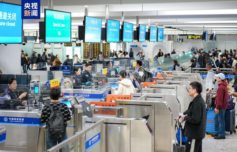 今年经深圳口岸出入境外国人突破200万人次 同比增长31%