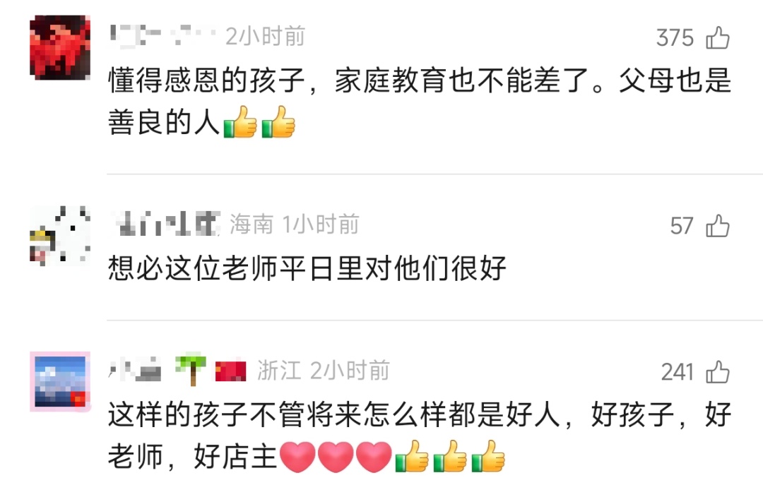 俩学生合吃一碗面，却悄悄跑到后厨用手机打出一行字，店主瞬间落泪