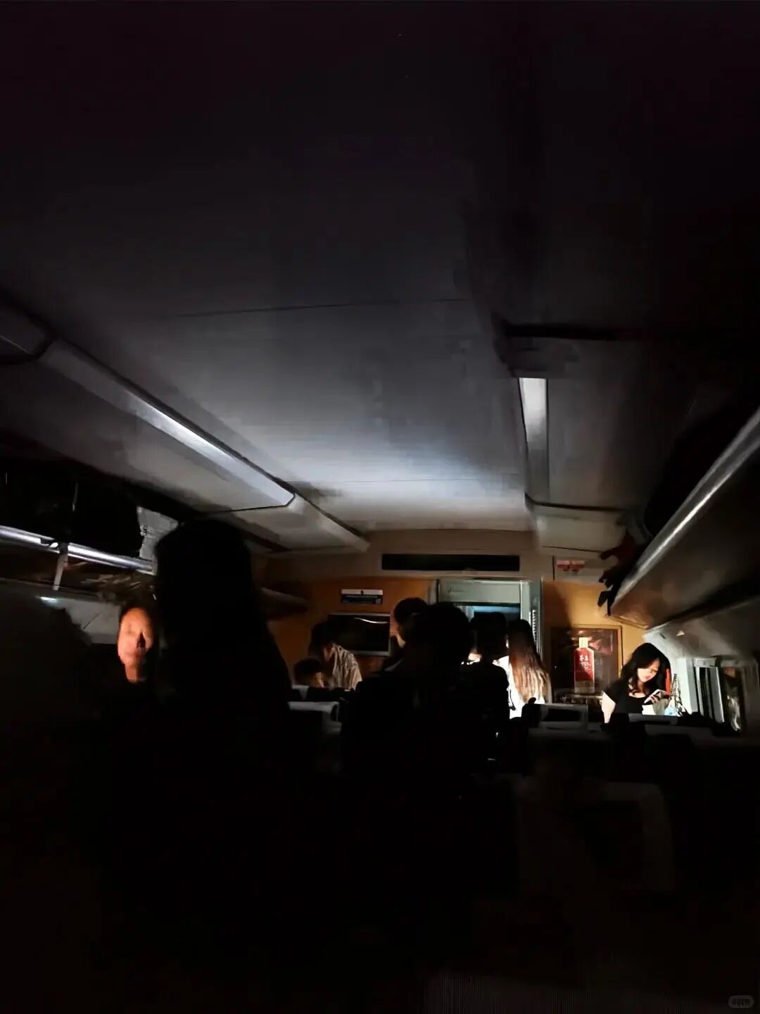 列车停电,被困隧道3小时,广州铁路致歉 列车停电,被困隧道3小时,广州铁路致歉