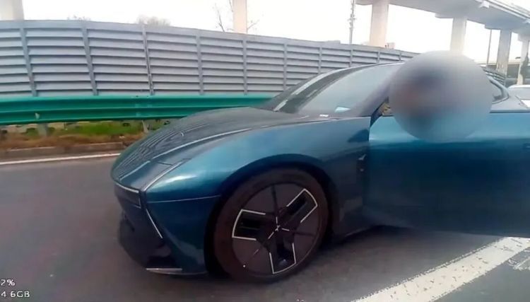 危急！高速上4岁男孩呕吐昏厥，民警疾驰开辟生命通道