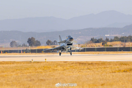 转存收藏！又被咱家战机大片帅到了