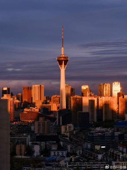 太美啦！成都天空现绚丽朝霞