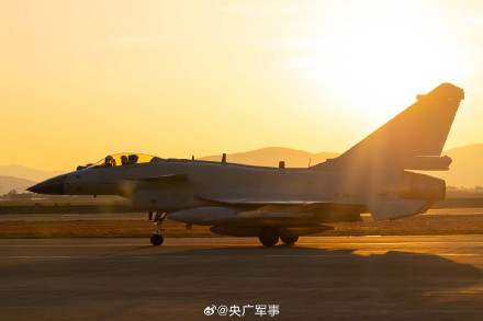 转存收藏！空军战机大片上新了