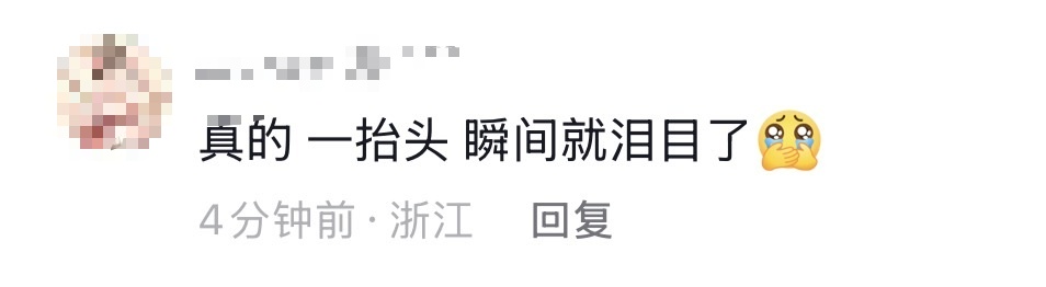 外卖小哥爬7楼送餐，一抬头看到门瞬间愣住了